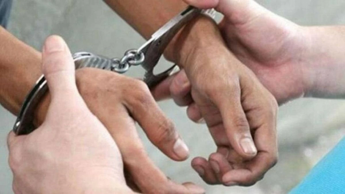 Man arrested for posing as IAF officer, stayin in Customs guesthouse - PTI