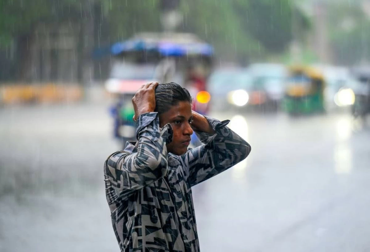 The city continues to remain under an 'orange' alert, which, as per the IMD's colour code, signifies "be prepared." (Photo by Sunil Ghosh/Hindustan Times via Getty Images)