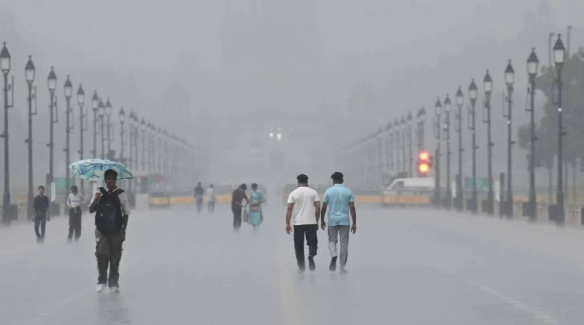 People visit Kartavya Path amid rain, on June 17, 2025 in New Delhi, India. The India Meteorological Department (IMD) had earlier issued a red alert for the region. (Photo by Sanjeev Verma/Hindustan Times via Getty Images)