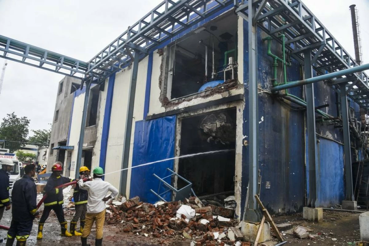 About ten firefighting engines were pressed into service, personnel of NDRF and SDRF were also engaged in the rescue operation.