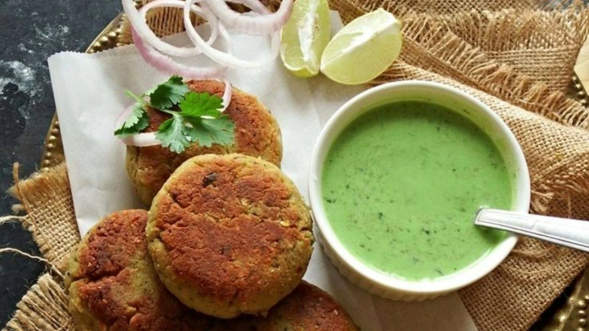 Galouti Kebab: One of the most famous from Lucknow, these are melt-in-mouth, prepared with finely minced meat along with spices to enjoy perfectly. (Photo credit: Pinterest)