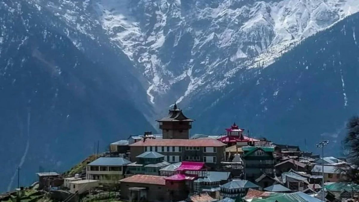 Kalpa: A quiet town with spectacular views of the Kinnaur Kailash range and ancient monasteries.(Photo credit: Pinterest)