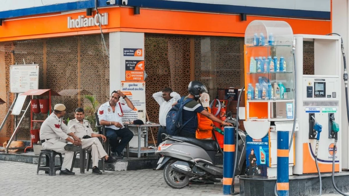 Ban on dispensing fuel to old vehicles in Delhi has been revoked. (PTI photo)