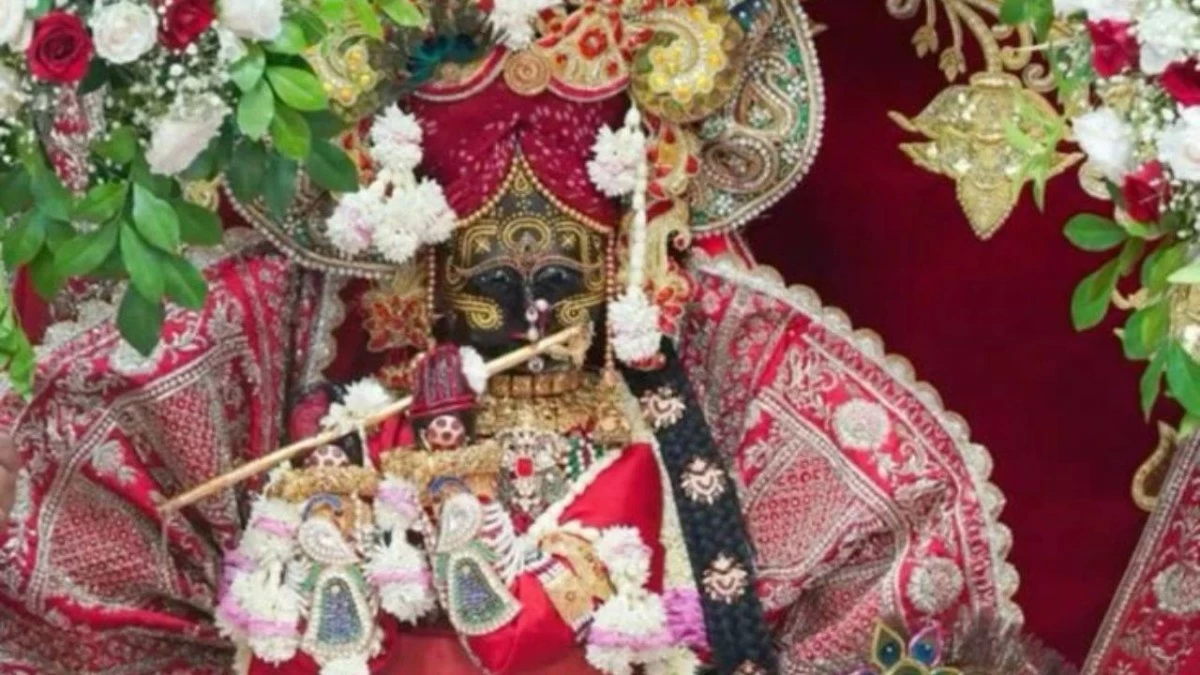 Radha Vallabh temple: Dedicated to the divine love of Radha and Krishna, the temple has a unique idol of Krishna worshipped alongside a symbolic crown representing Radha. (Photo credit: Instagram)