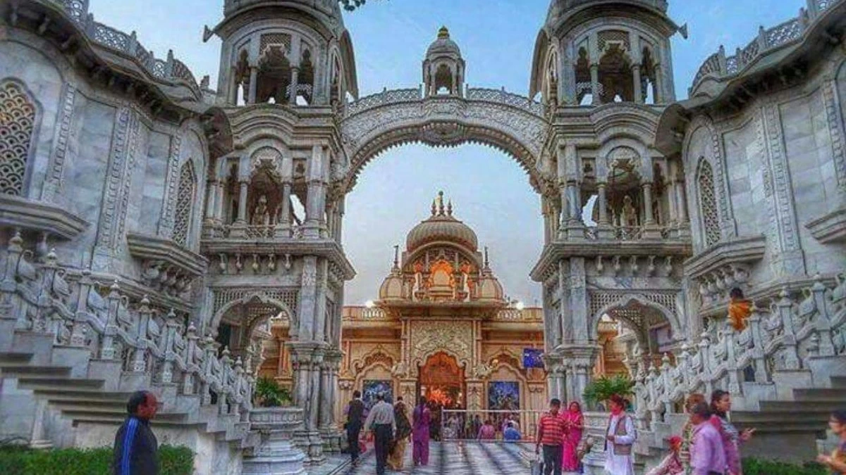 ISKCON Temple Vrindavan: Built by the International Society for Krishna Consciousness, the temple is famous among the devotees for the beautiful deities of Radha, Krishna and Balaram, along with the serene ambience.(Photo credit: Pinterest)