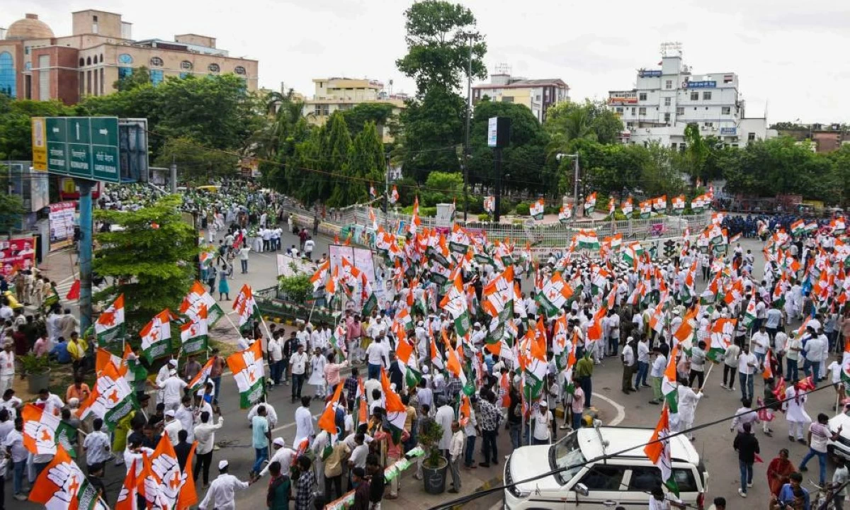Supporters block Income Tax Golamber during a protest amid 'Bihar bandh' called by the INDIA bloc against Special Intensive Revision in the state, in Patna (Credit: PTI)