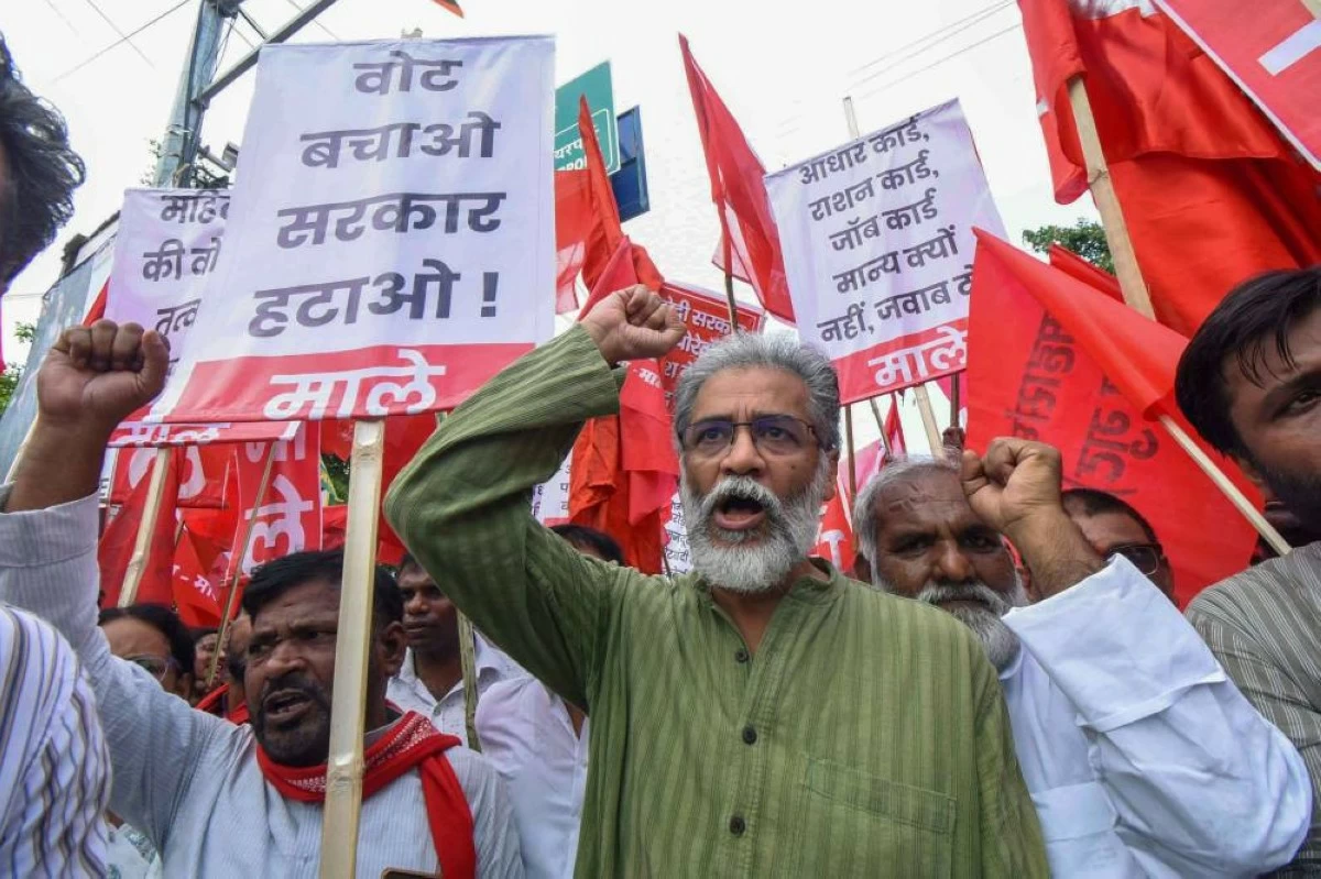 CPI (ML) Liberation General Secretary Dipankar Bhattacharya with party members stages a protest during 'Bihar bandh' called by the INDIA bloc against Special Intensive Revision in the state, in Patna (Credit: PTI)