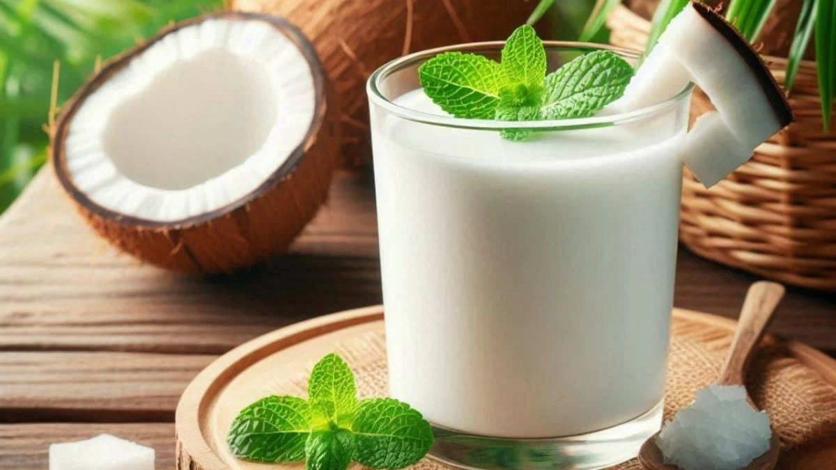 Coconut milk: High in healthy fats, it adds rich calories to smoothies and meals. (Photo credit: Ai)