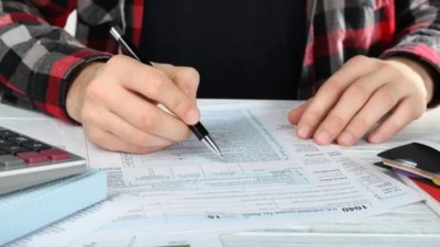 One of the common mistakes taxpayers are prone to making is submitting ITR 1 when the individual has made capital gains from shares and/or mutual funds, or assets located abroad or has professional/consultancy income. (Picture Credit: depositphotos)