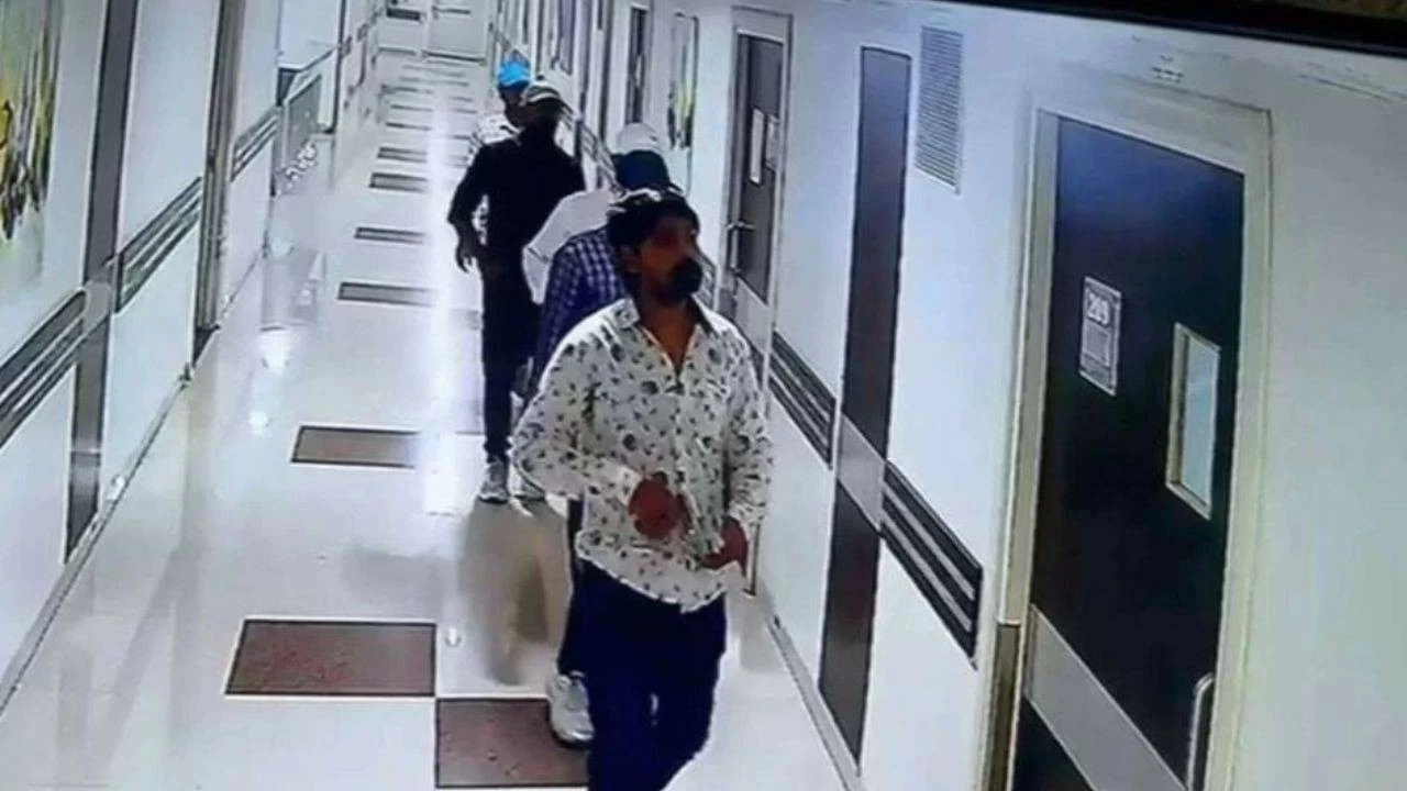 A screengrab shows the 5 shooters at the hospital, right outside the ICU before they gunned down Chandan Mishra 