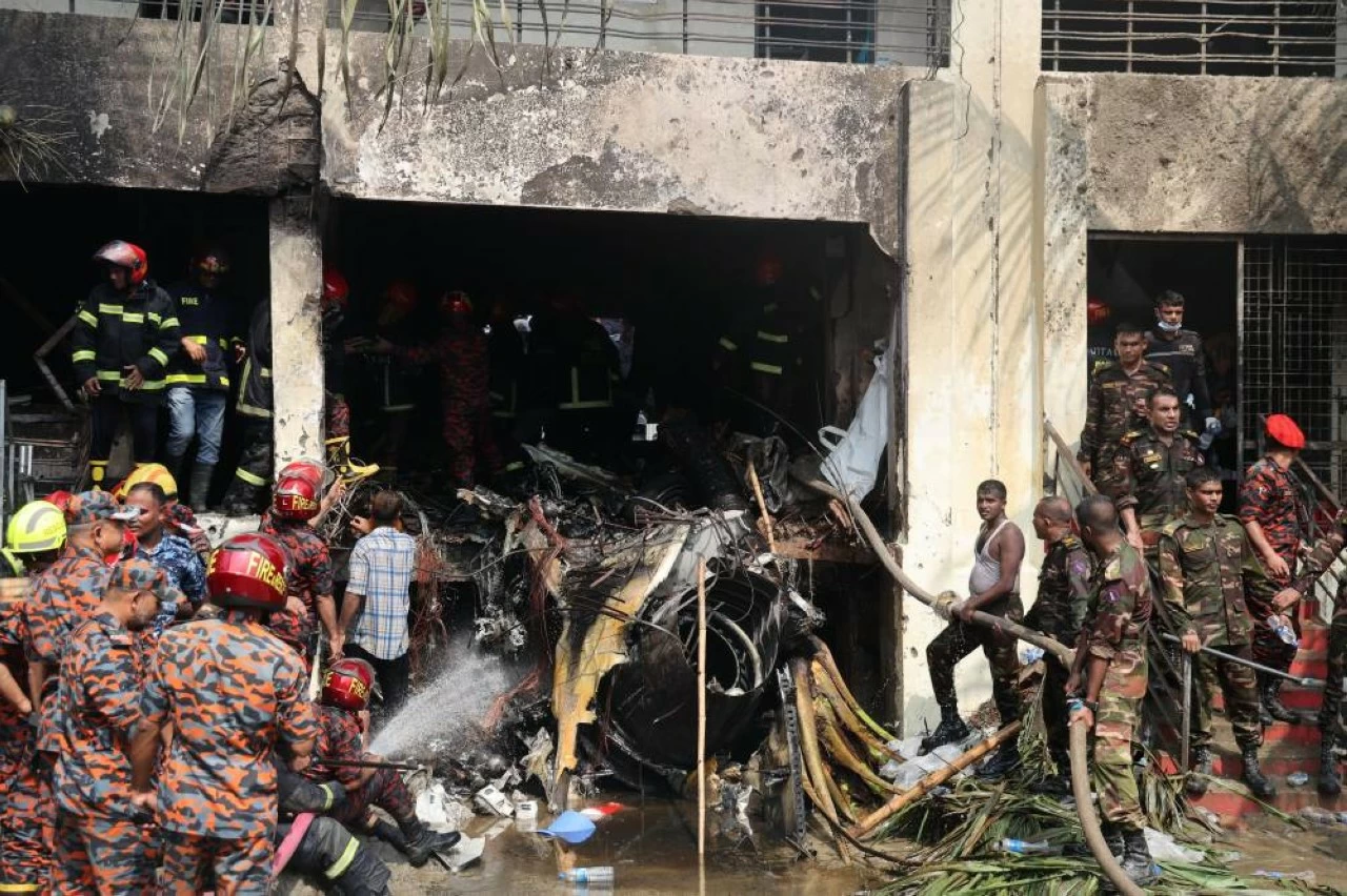 Members of the Bangladesh Army and the fire service start rescue operations after a Bangladesh Air Force F7 aircraft crashed into a building of Milestone College in Dhaka's Uttara around 1:30 pm on July 21, 2025 in Dhaka, Bangladesh.(Abdul Goni/Drik/Getty Images)