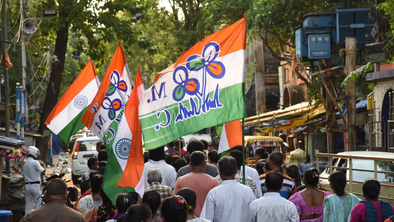 When journalists went to the college to cover the incident, the security guards and TMCP leaders stopped them from collecting the news. (Photo credit: Debajyoti Chakraborty/Getty Images)