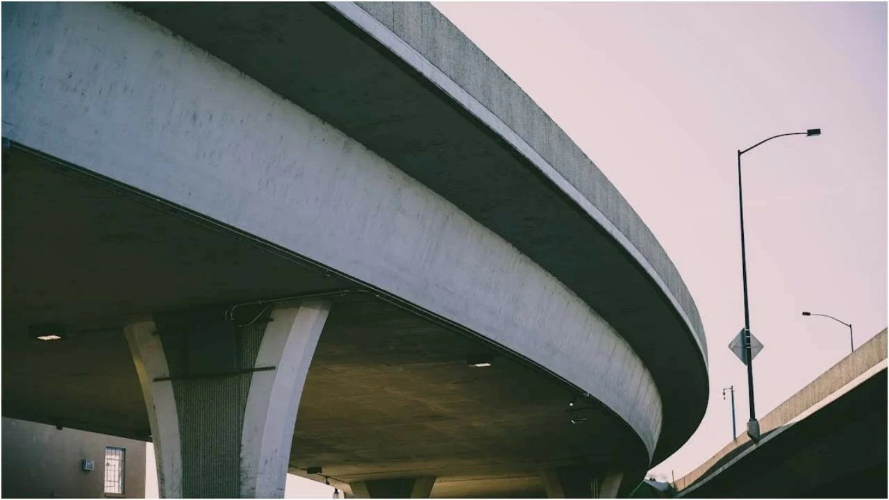 This new road is expected to run along the Yamuna River, starting from Okhla Barrage near Kalindi Kunj and connecting to the Yamuna Expressway through the Hindon-Yamuna area. (Representational image | Source: Pexels)