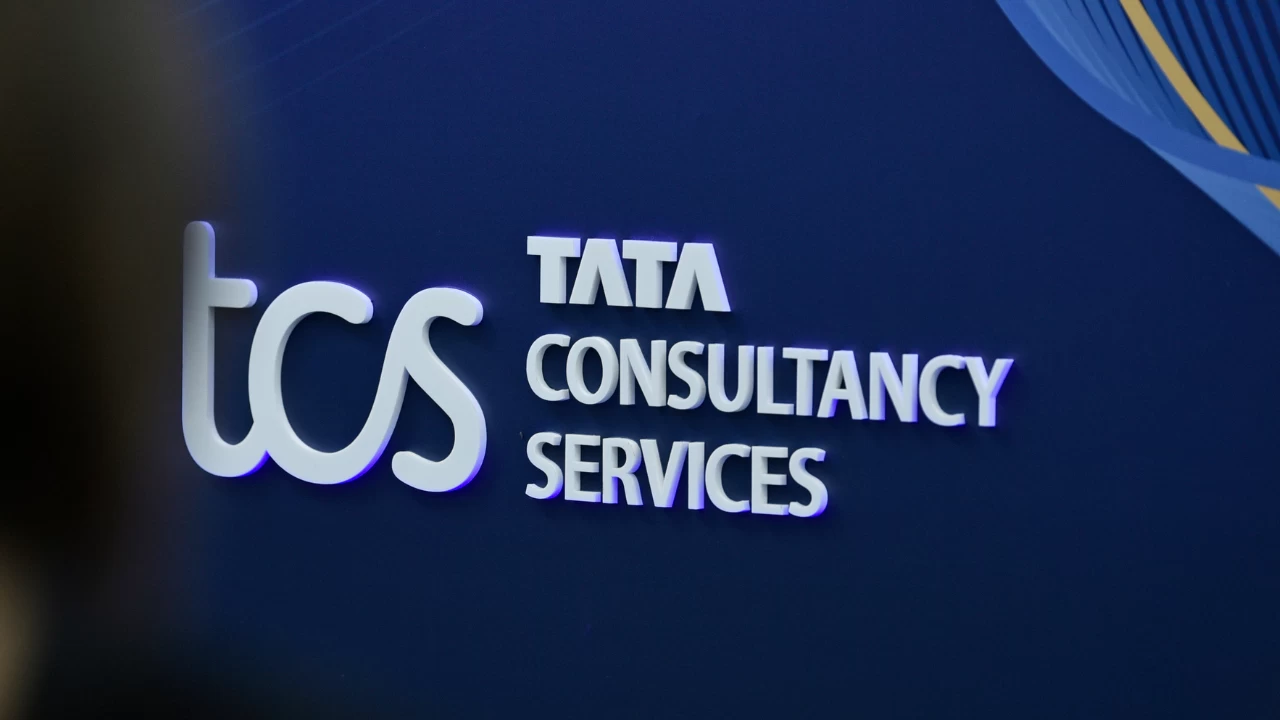 TCS to freeze salary hikes and senior management hiring