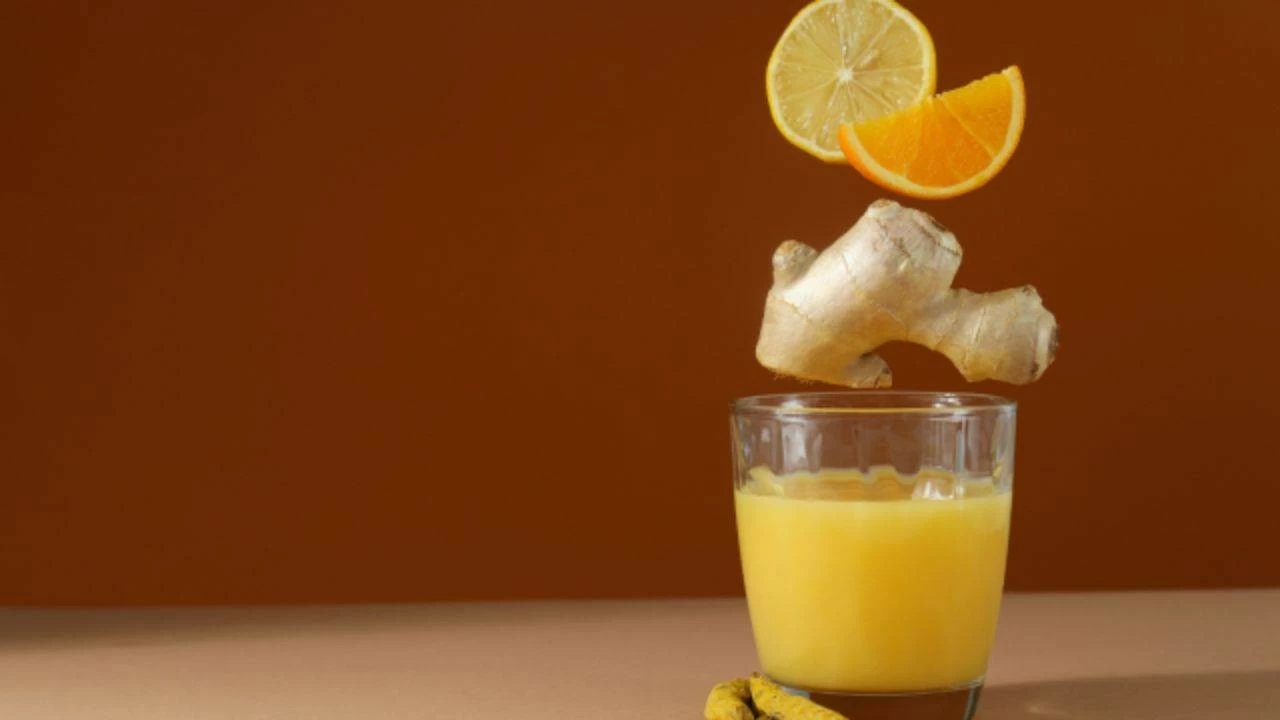Turmeric ginger shot recipe with benefits (Photo credit: Canva)