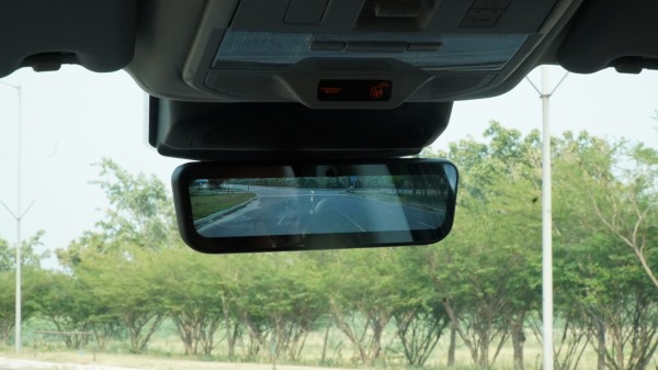 The rear view mirror doubles up as HD Rearview mirror with DVR