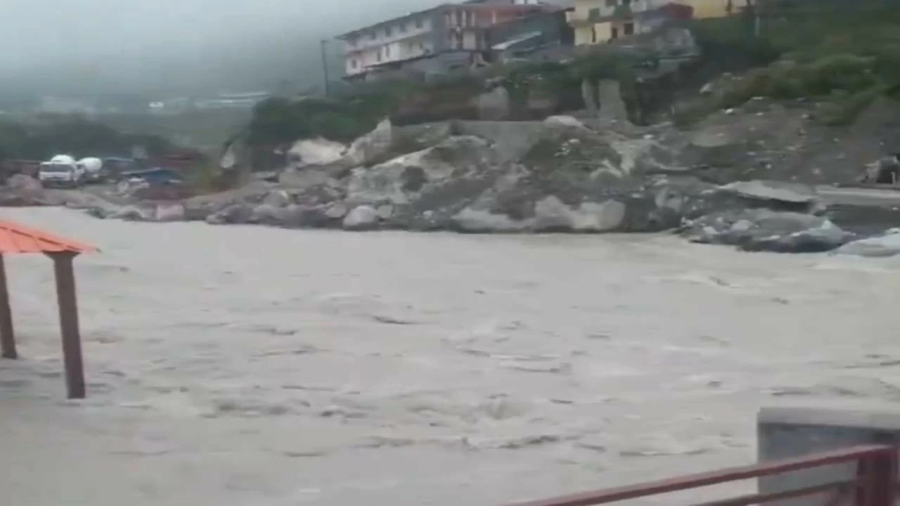 Yellow alert issued for heavy rain in four districts including Dehradun; Alaknanda swell in Badrinath

