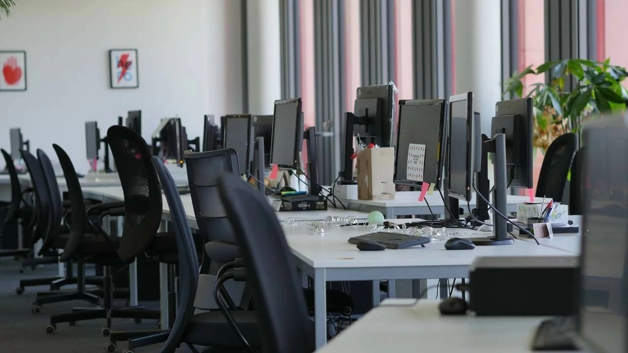 The Delhi government has amended the Shops and Establishments Act, allowing women to work night shifts in shops and commercial establishments.