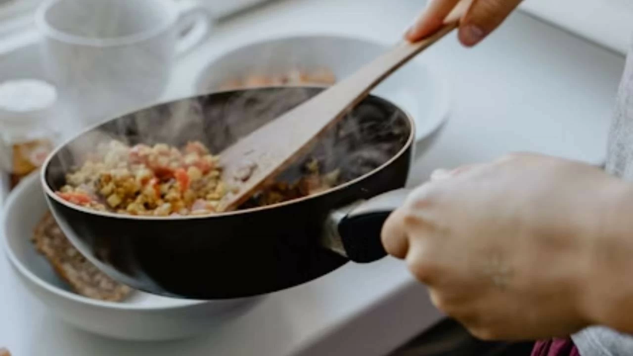 A Mumbai based lawyer claimed that her cook charges Rs 18,000 a month and cooks the meals in just 30 minutes. (Representational photo | Source: Unsplash)