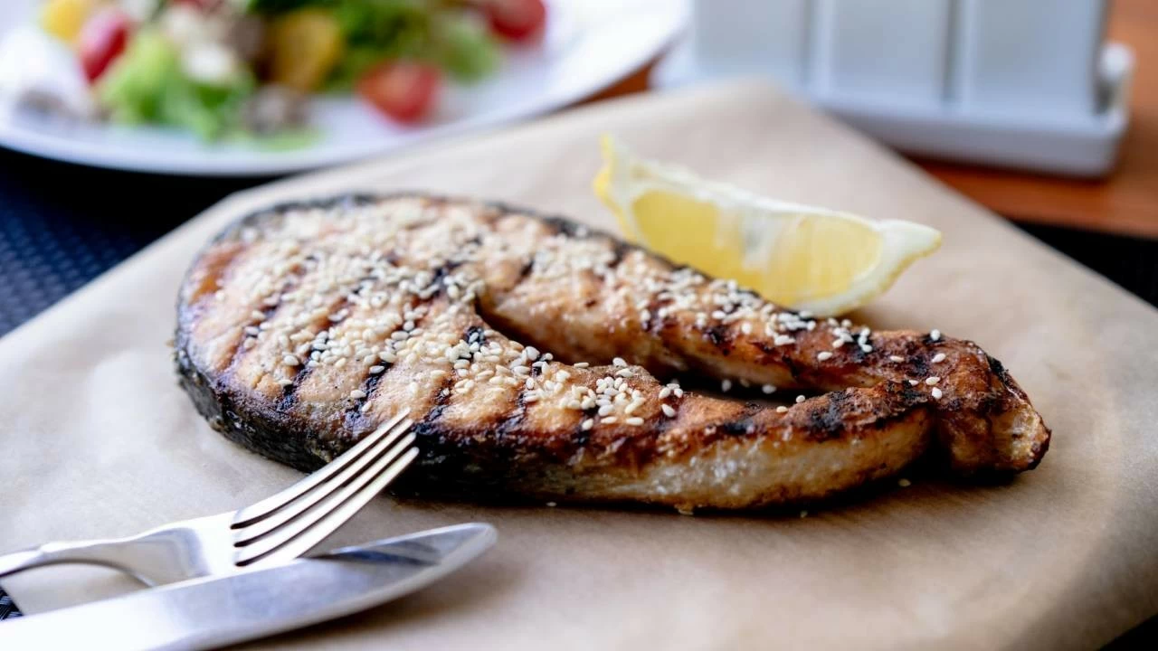A healthful diet with key nutrients can help hormone balance, egg quality, and menstrual health.