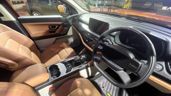 Tata Safari comes with adventure oak interiors in ran oak- leatherette along with sculpted dash
