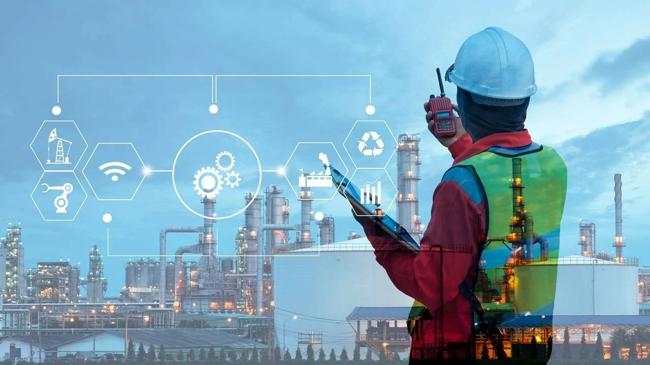 The EU has received 23% of Russia's fossil fuel export revenue since the Ukraine war began compared to India's 13%. 