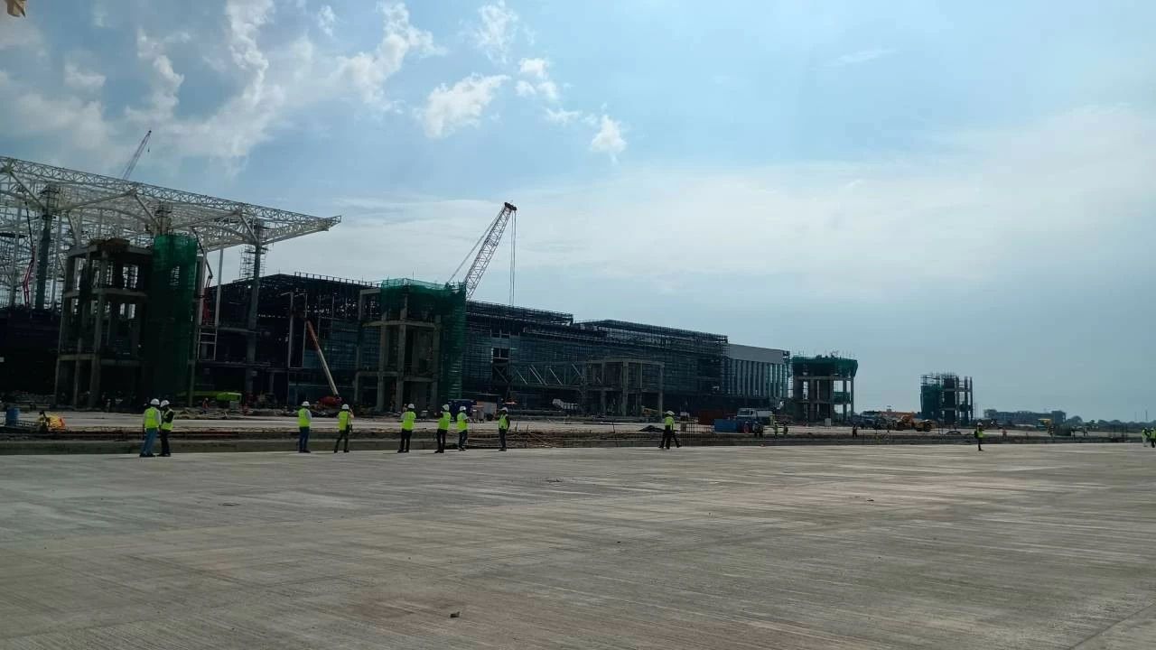 Work in on in full swing at the Noida International Airport site. (Photo: TV9)