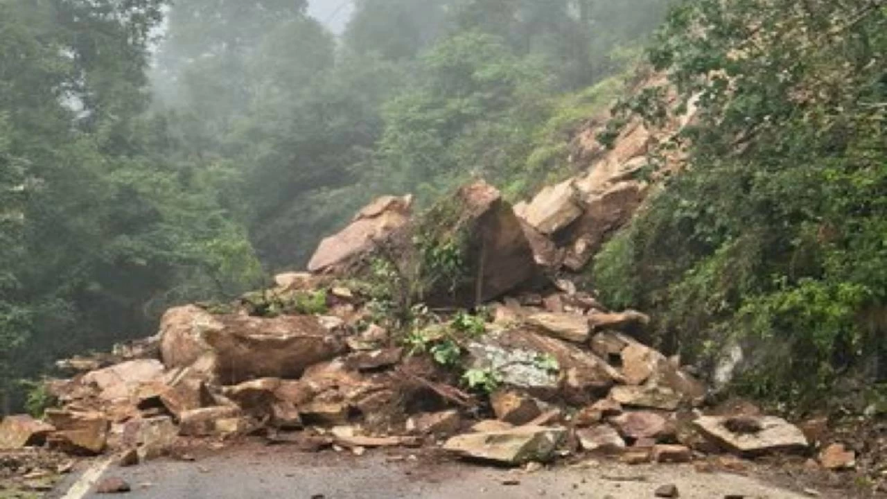 The Disaster Operations Center has urged residents to stay away from rivers and drains due to the increased risk of flash floods and landslides.