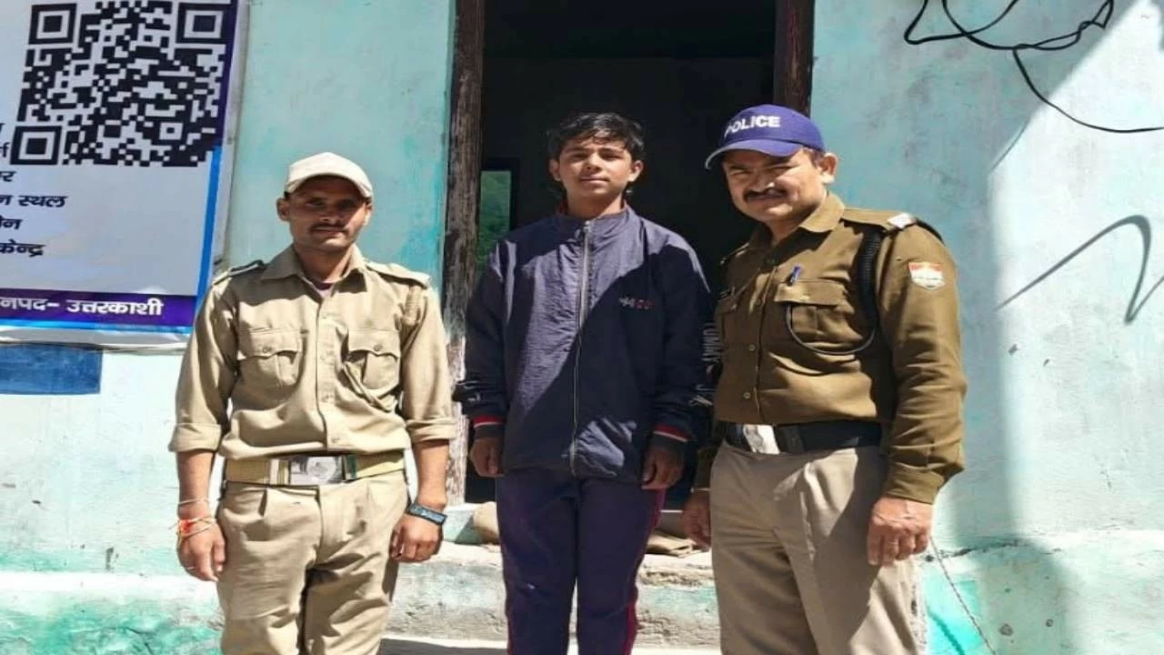 Lalmani had lost contact with his son after the disaster struck. With no news and mounting fear, he called the emergency helpline 112