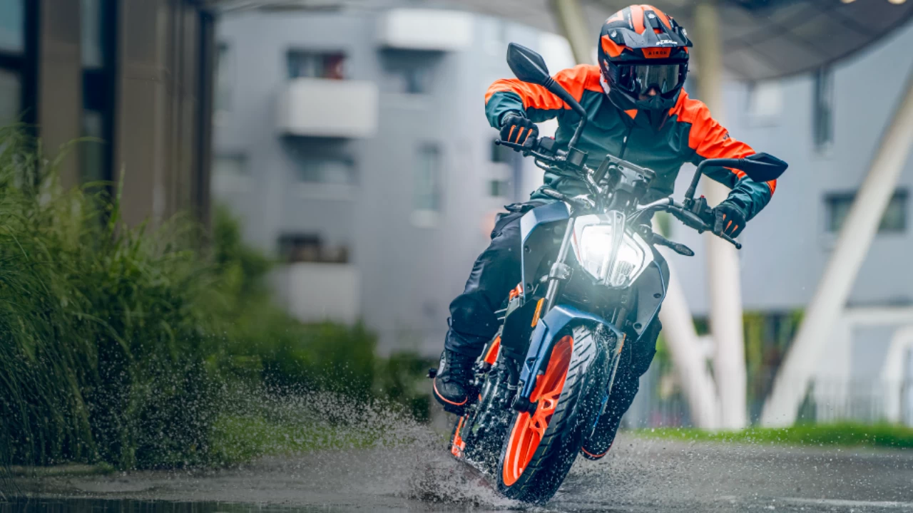 KTM launch Duke 160