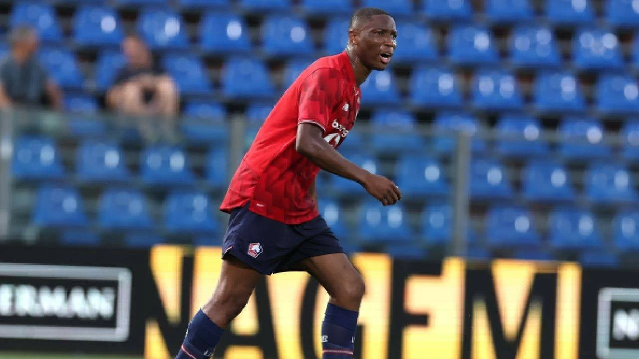Bafode Diakite in action during the friendly match between Como and Lille at Giuseppe Sinigaglia Stadium on July 18, 2025 in Como, Italy.