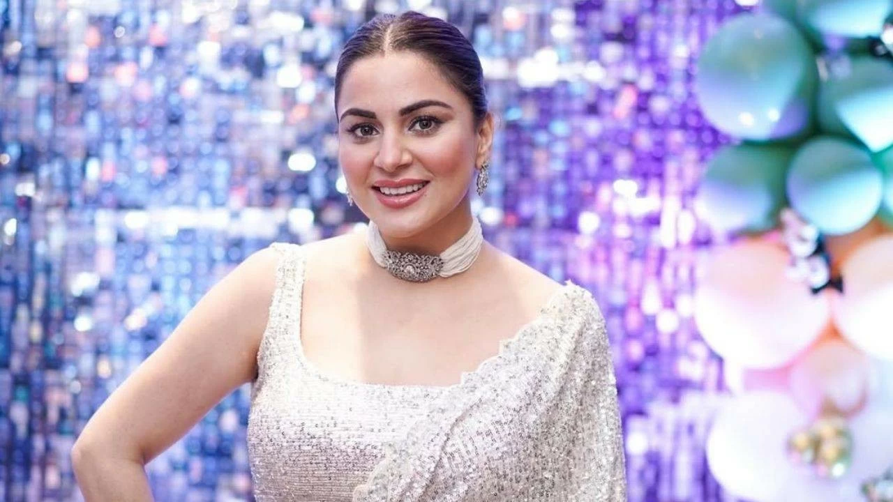 Now Shraddha is a mother of twins. One is a boy and the other is a girl; their names are Siya and Shaurya, respectively.