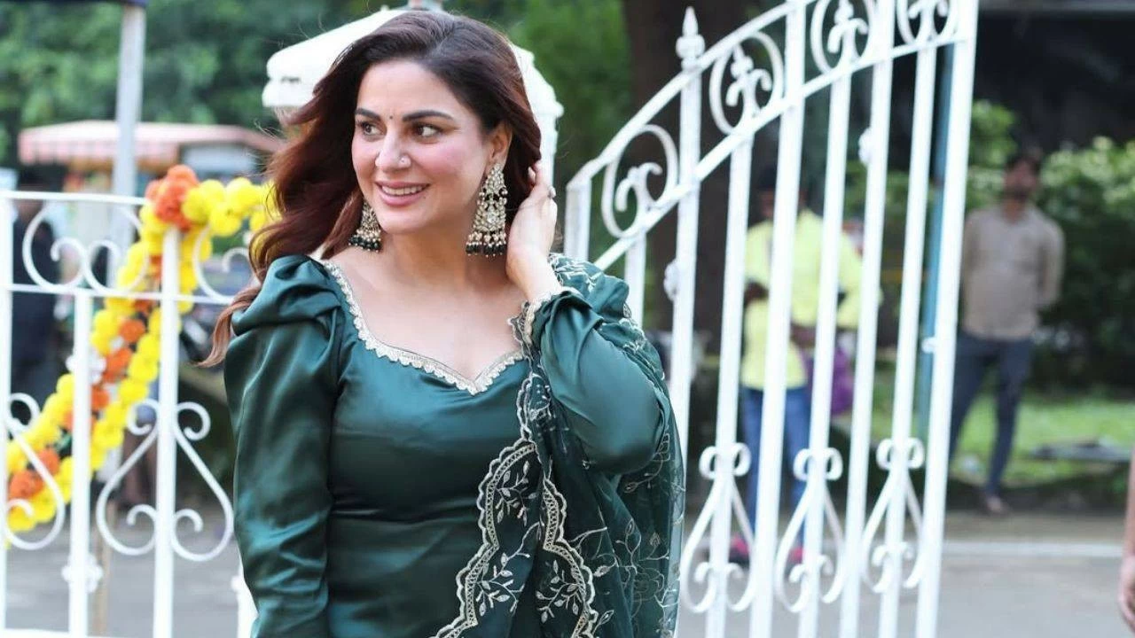 Shraddha married Indian Navy Officer, Rahul Nagal, in an intimate wedding ceremony in her hometown.