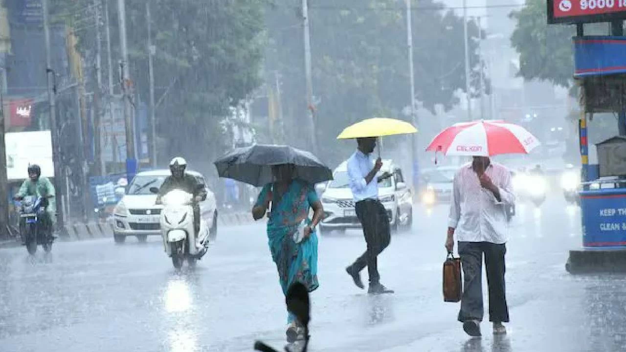Heavy rains in Srikakulam district, Andhra Pradesh. IMD forecasts more rain. 