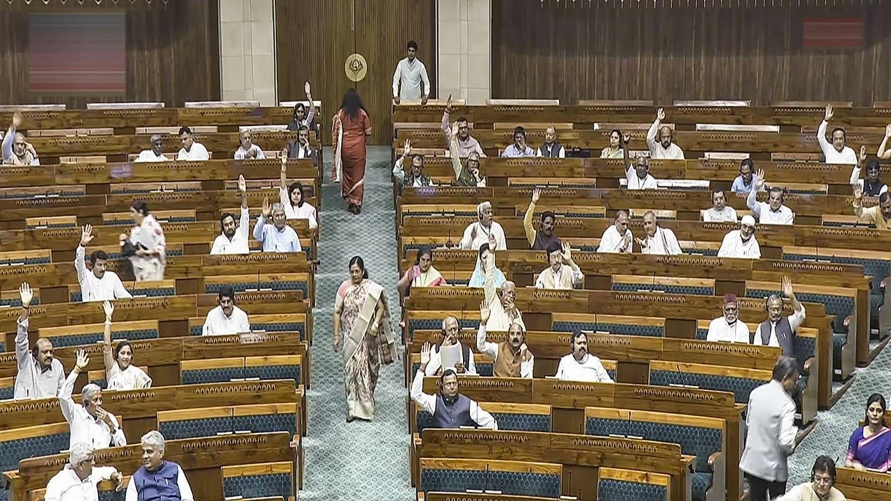 Members of the Lok Sabha during voting on referring the Jan Vishwas (Amendment of Provisions) Bill, 2025, to a Select Committee at the Monsoon session of Parliament, in New Delhi, on Monday, August 18, 2025. 