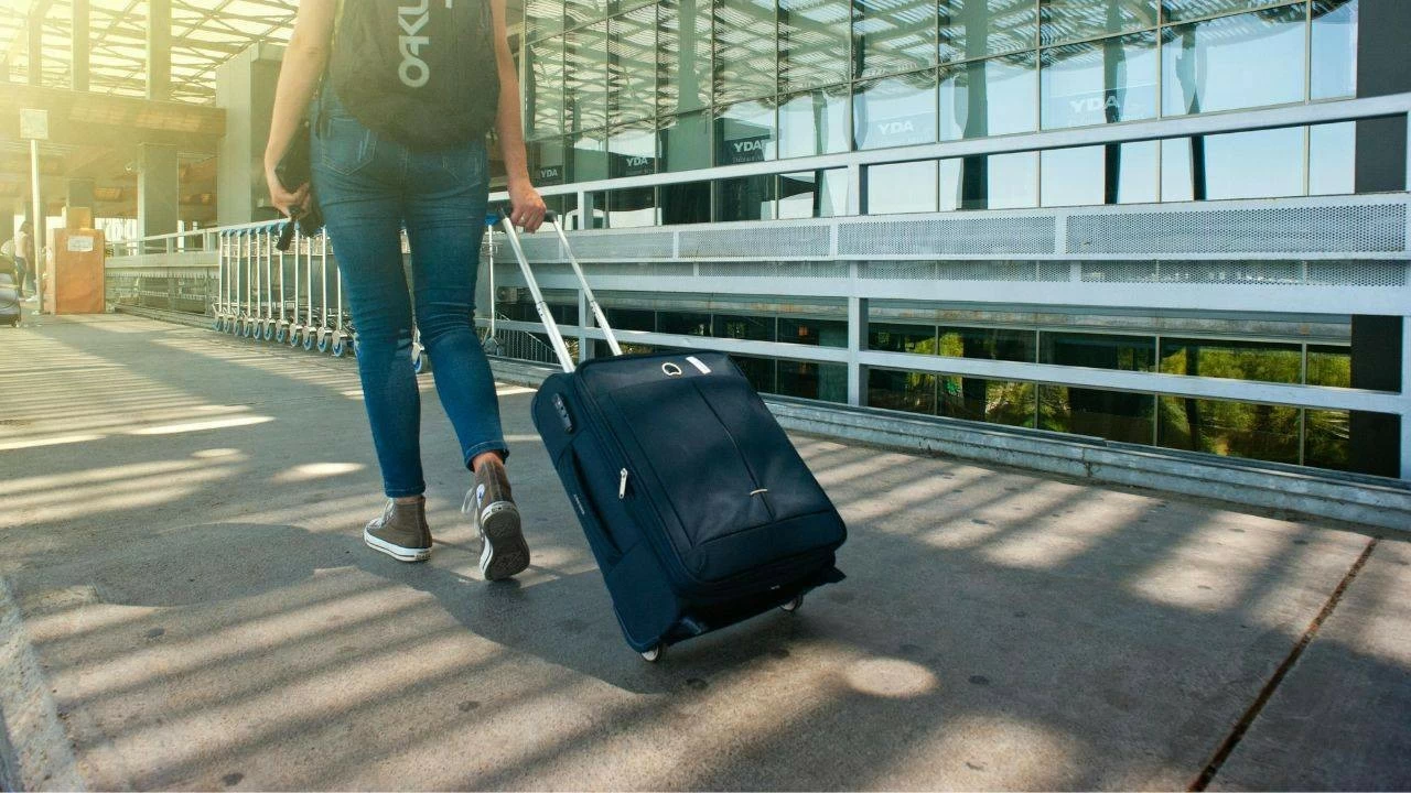 Woman blames ChatGPT after missing her vacation.