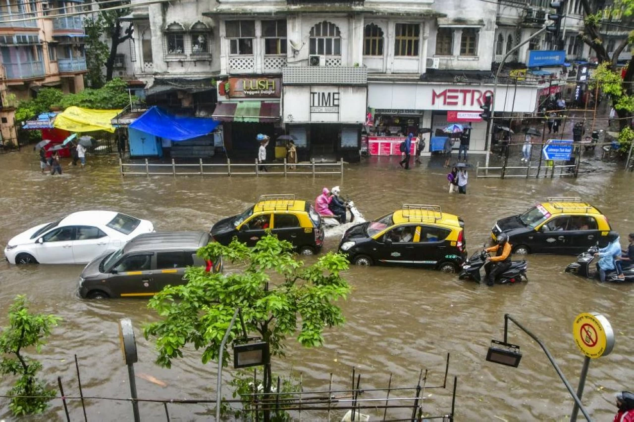 Vehicles partially submerged on flooded road in Dadar TT area in Mumbai on Monday. (PTI)