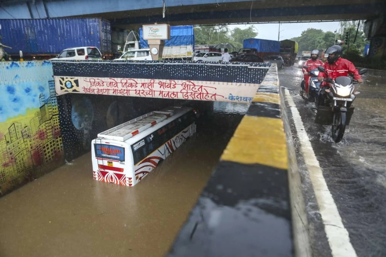  A bus stuck in a waterlogged underpass following rainfall in Navi Mumbai on Tuesday. (PTI)