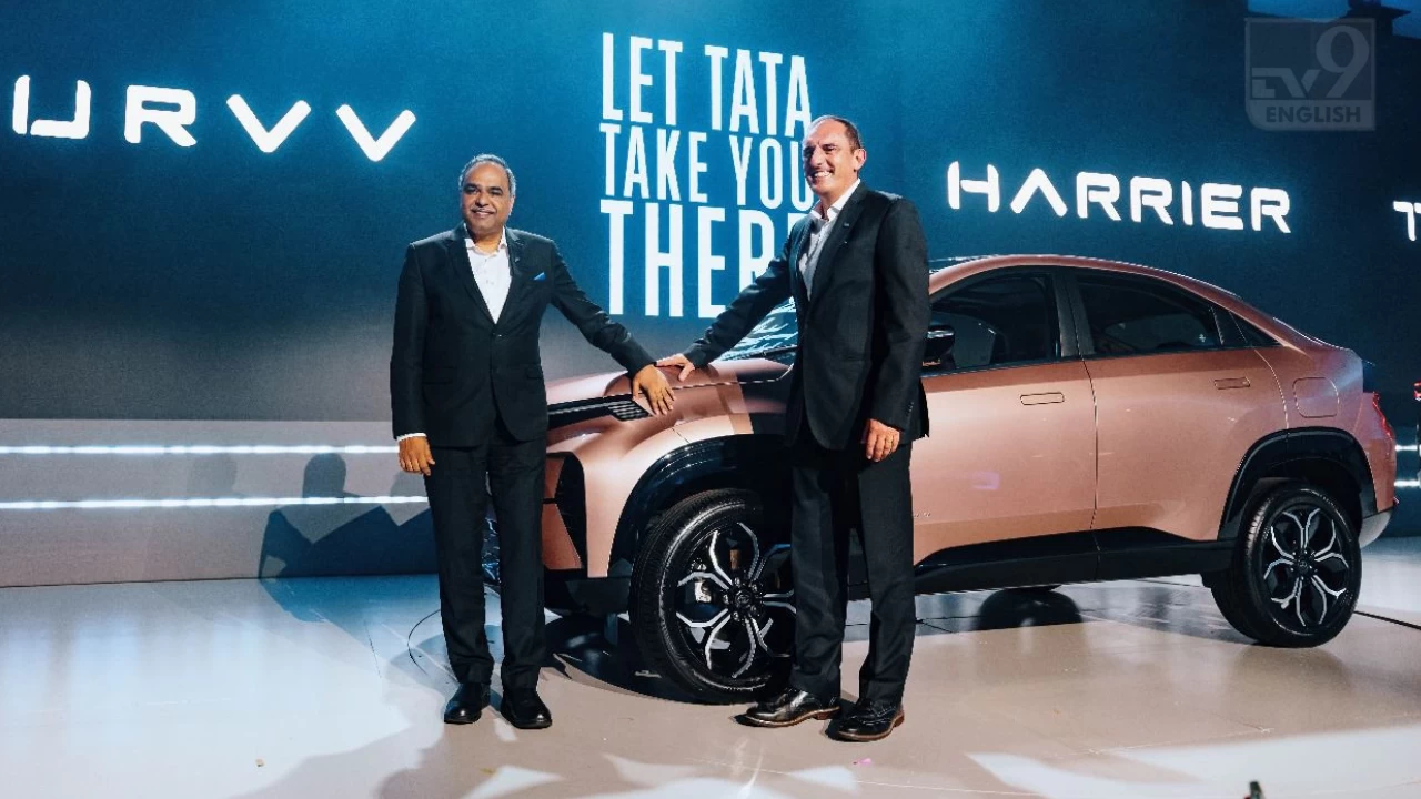 Mr. Shailesh Chandra, Managing Director, Tata Motors Passenger Vehicles Ltd. and Tata Passenger Electric Mobility Ltd. and Mr. Ockert Janse Van Rensburg, Chief Executive Officer, Motus Group.