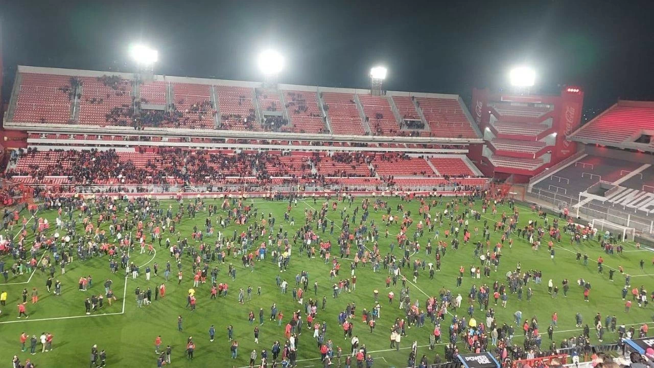 Copa Sudamericana match cancelled after violent clashes between fans.