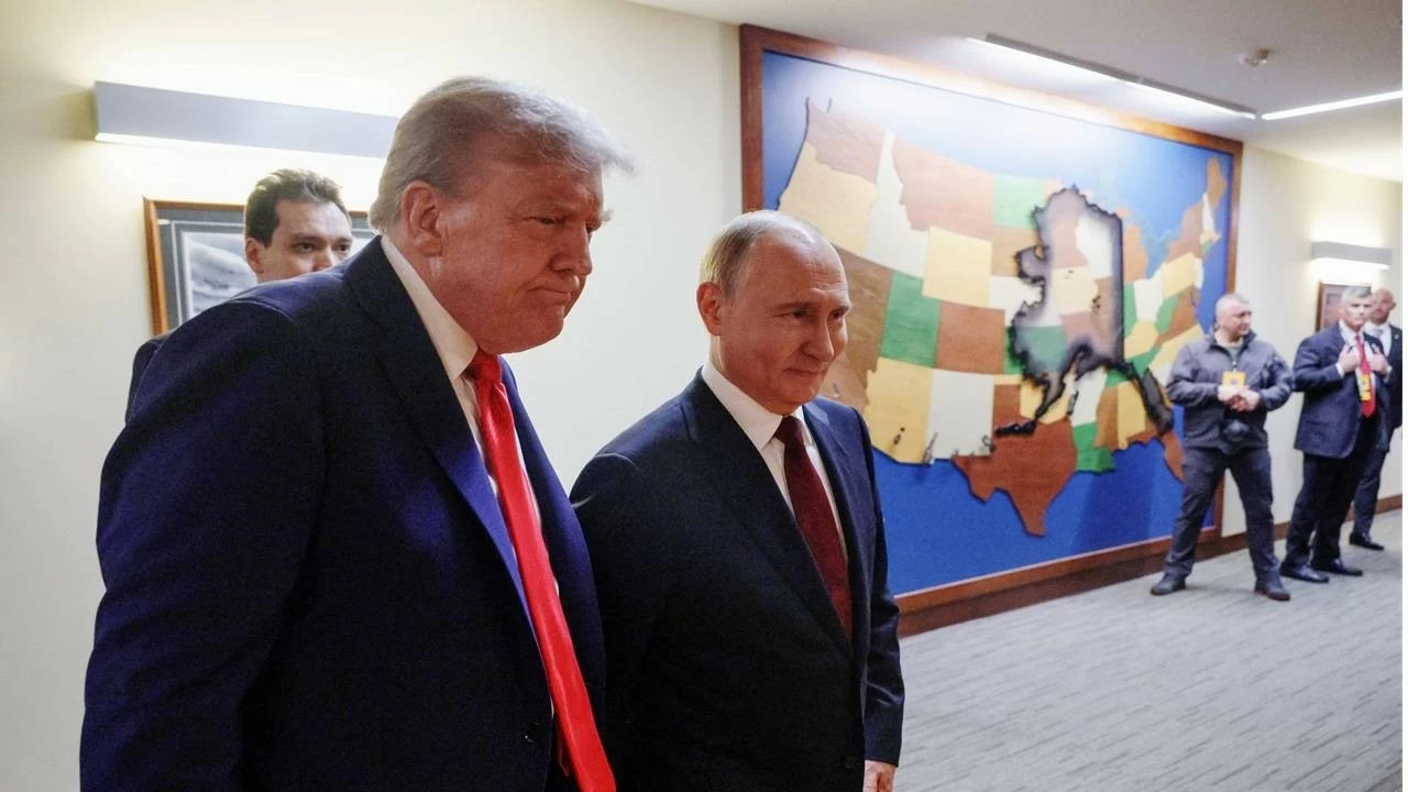 Putin paid Rs 2 crore in cash to refuel jets in Alaska after summit with Trump