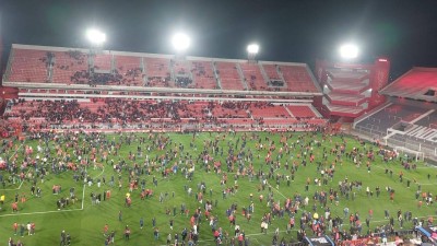 Copa Sudamericana match cancelled after violent clashes between fans.