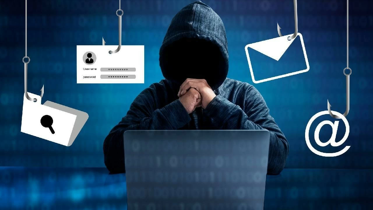 Three people were arrested in cyber fraud. 