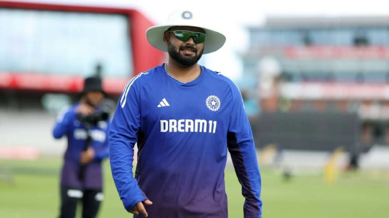 Rishabh Pant's net worth is above 100 crore.