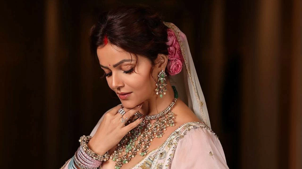 The actress is not only known for her looks but also because of her awesome acting skills. 