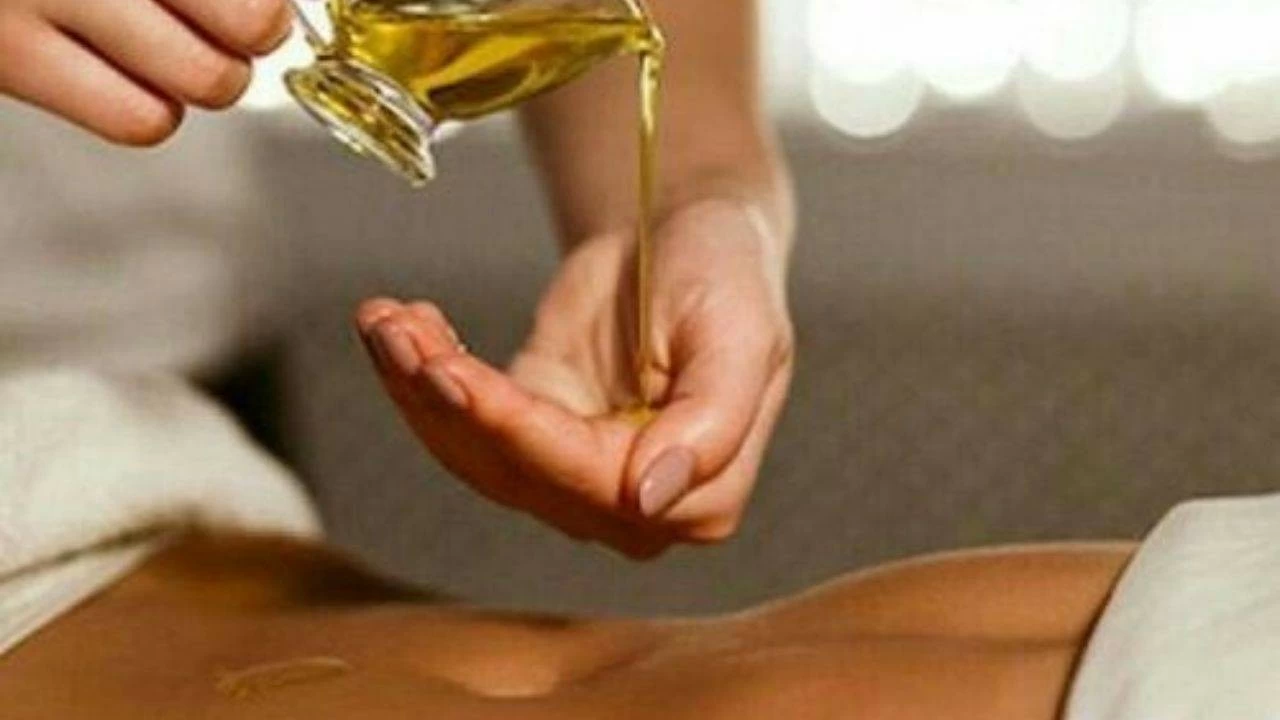 Navel oiling: Get beautiful lips and glowing skin within days