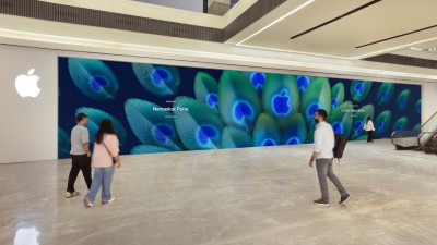 The store features peacock-inspired artwork and will offer Apple’s full product lineup, expert support, and Today at Apple sessions.