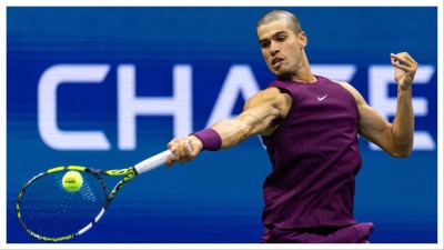 Carlos Alcaraz in action against Reilly Opelka at the US Open. 