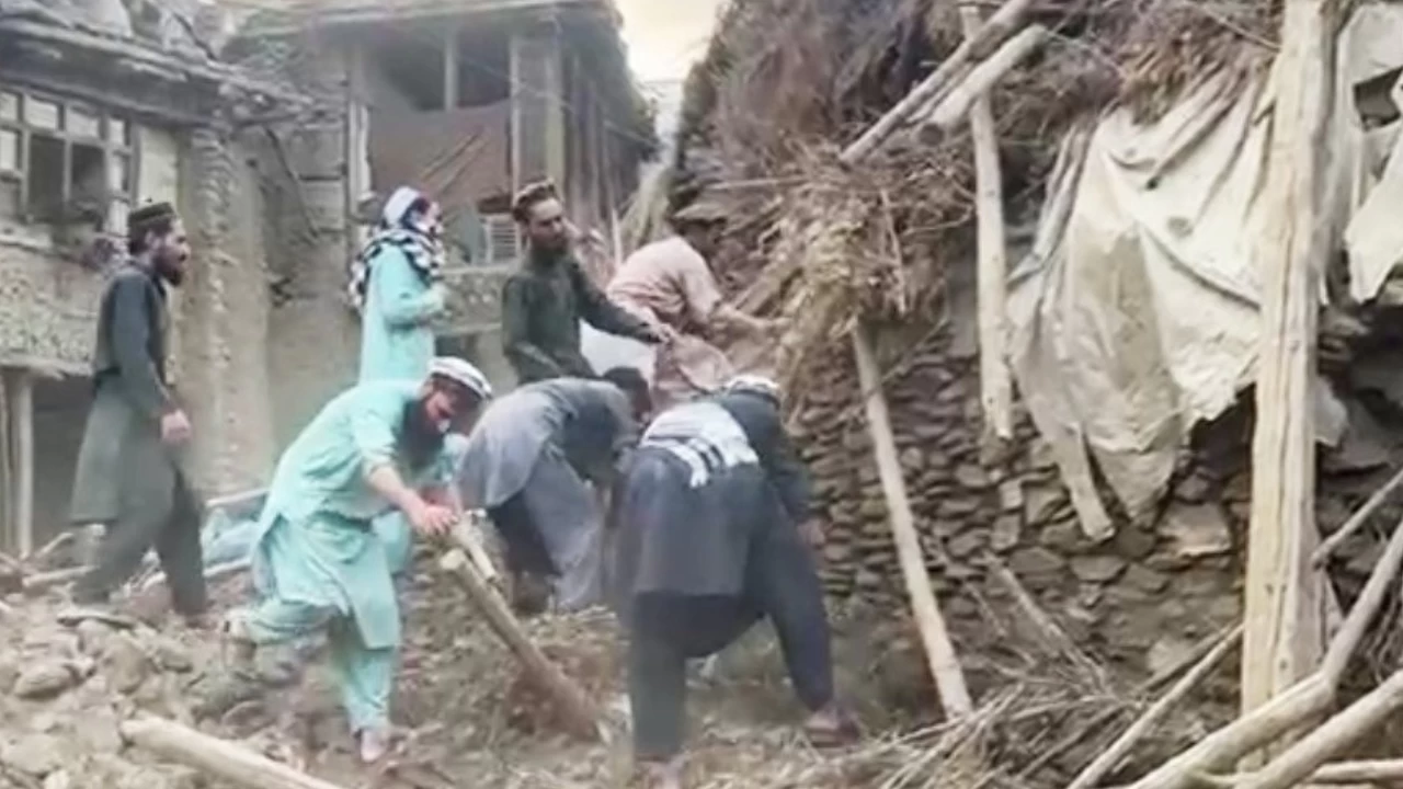 The Afghan Red Crescent Society (ARCS)  sent its medical teams to provide emergency assistance to affected areas (Image Credit: X @wolfbrief_)