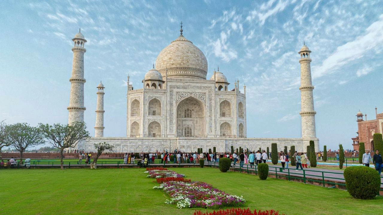 Swiss tourist says he won't recommend India to anyone.